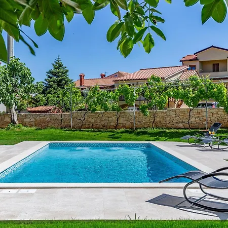 2 Bedroom Beautiful In Сasa de vacaciones