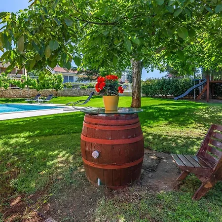 2 Bedroom Beautiful In Сasa de vacaciones *